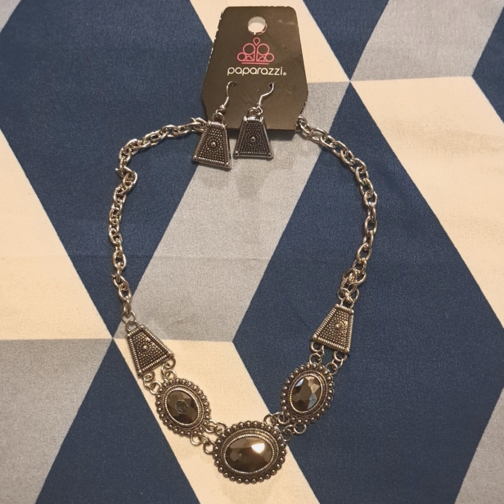 Paparazzi Necklace and Earring Set